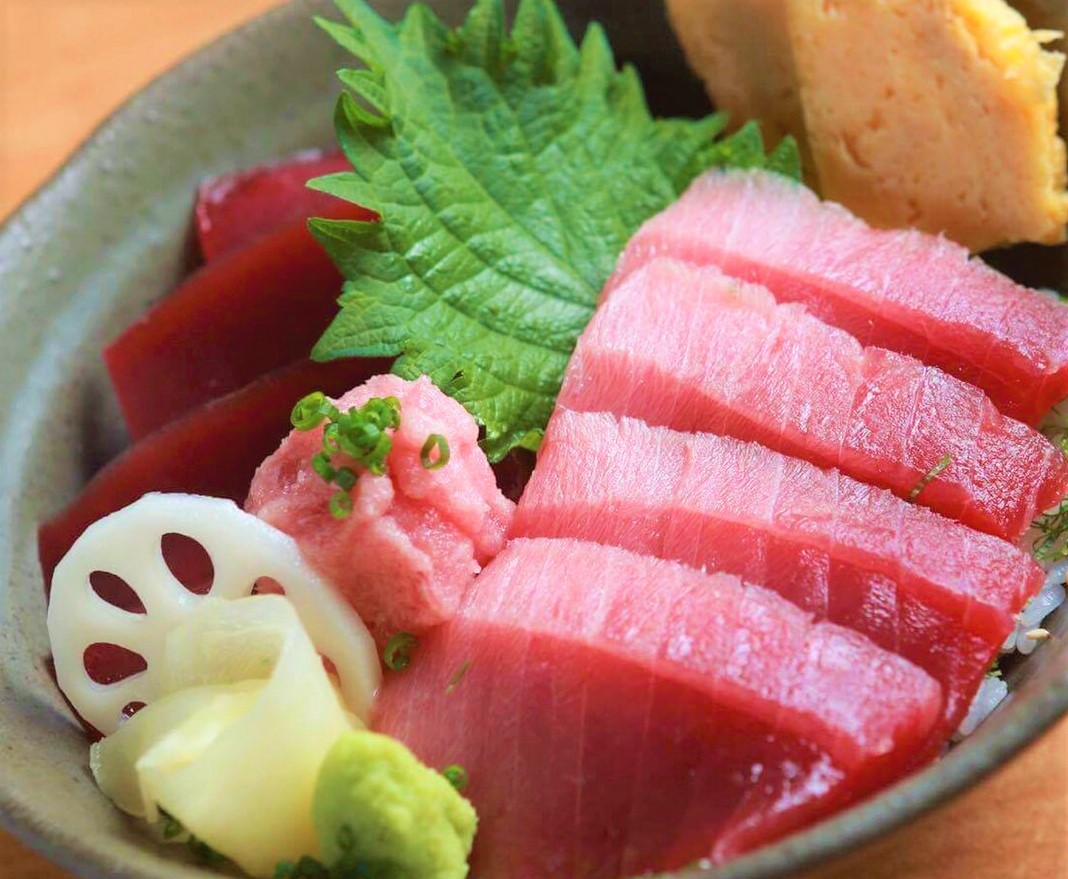 天然みなみまぐろ丼　赤身と中とろ入り