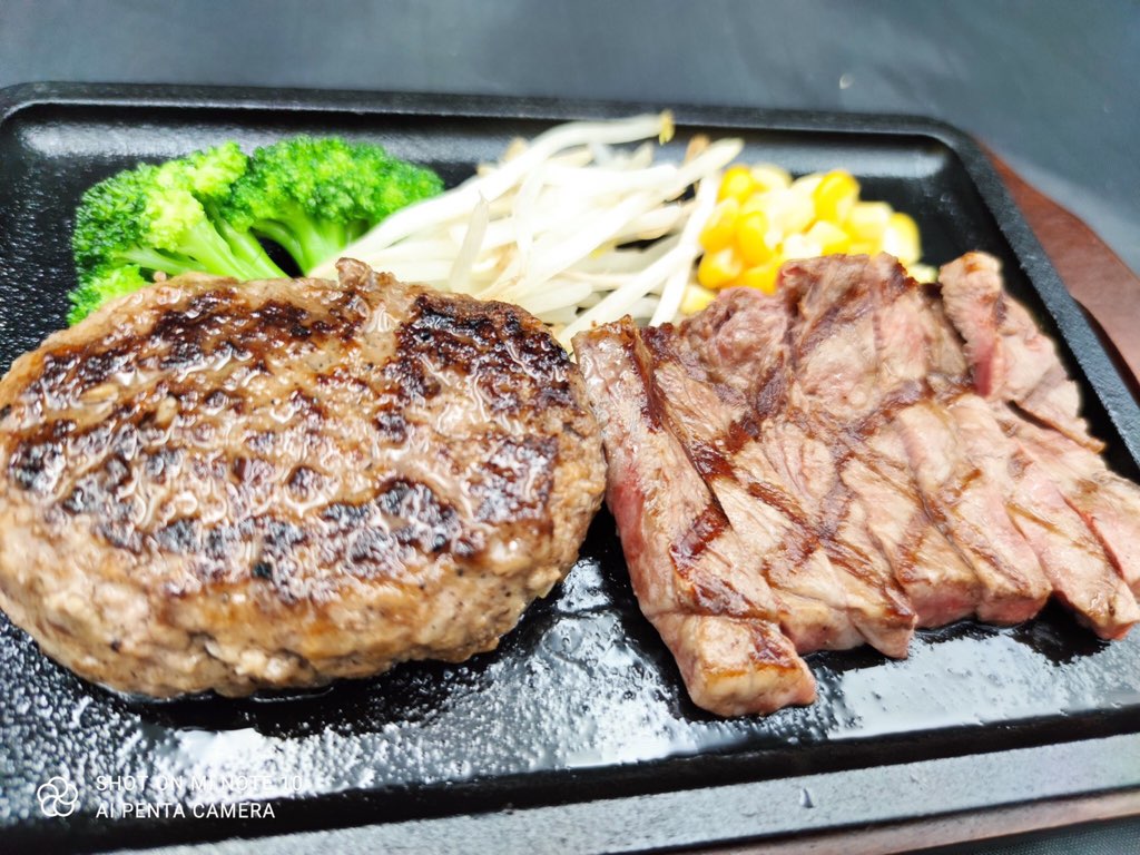 ハンバーグ150ｇとステーキ100ｇ
人気のあるメニューです。ハンバーグも食べたいけどステーキも食べたいというときはぜひこちらのメニューが大変お得です！ぜひお肉の旨味をご堪能ください。