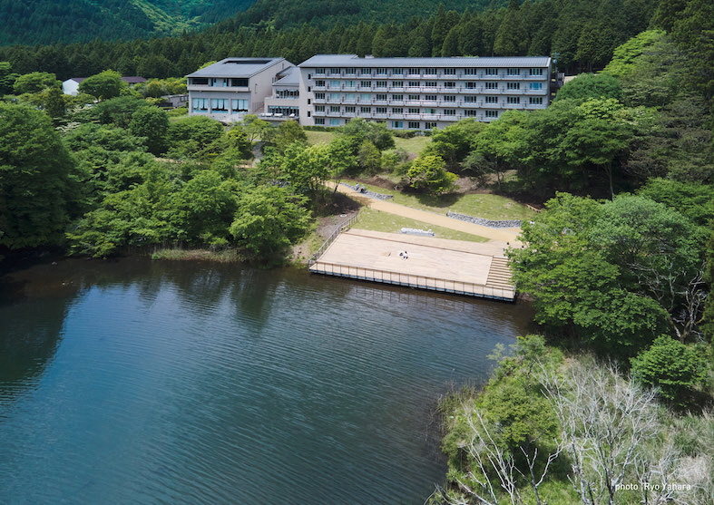 宿泊施設からのアクセスも良好なテラス