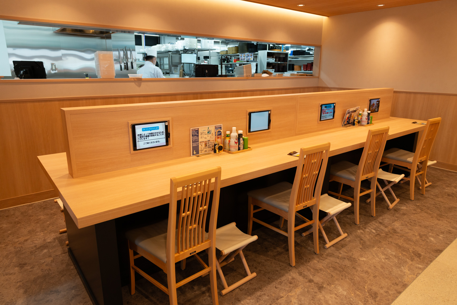 お一人様でも快適にご利用いただけるお席もございます！