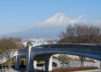 ロゼシアターから望む富士山
