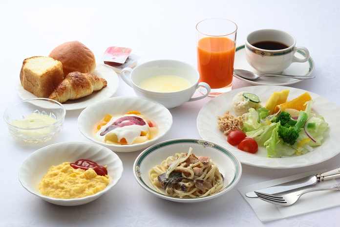 朝食は手作り惣菜が大人気です。