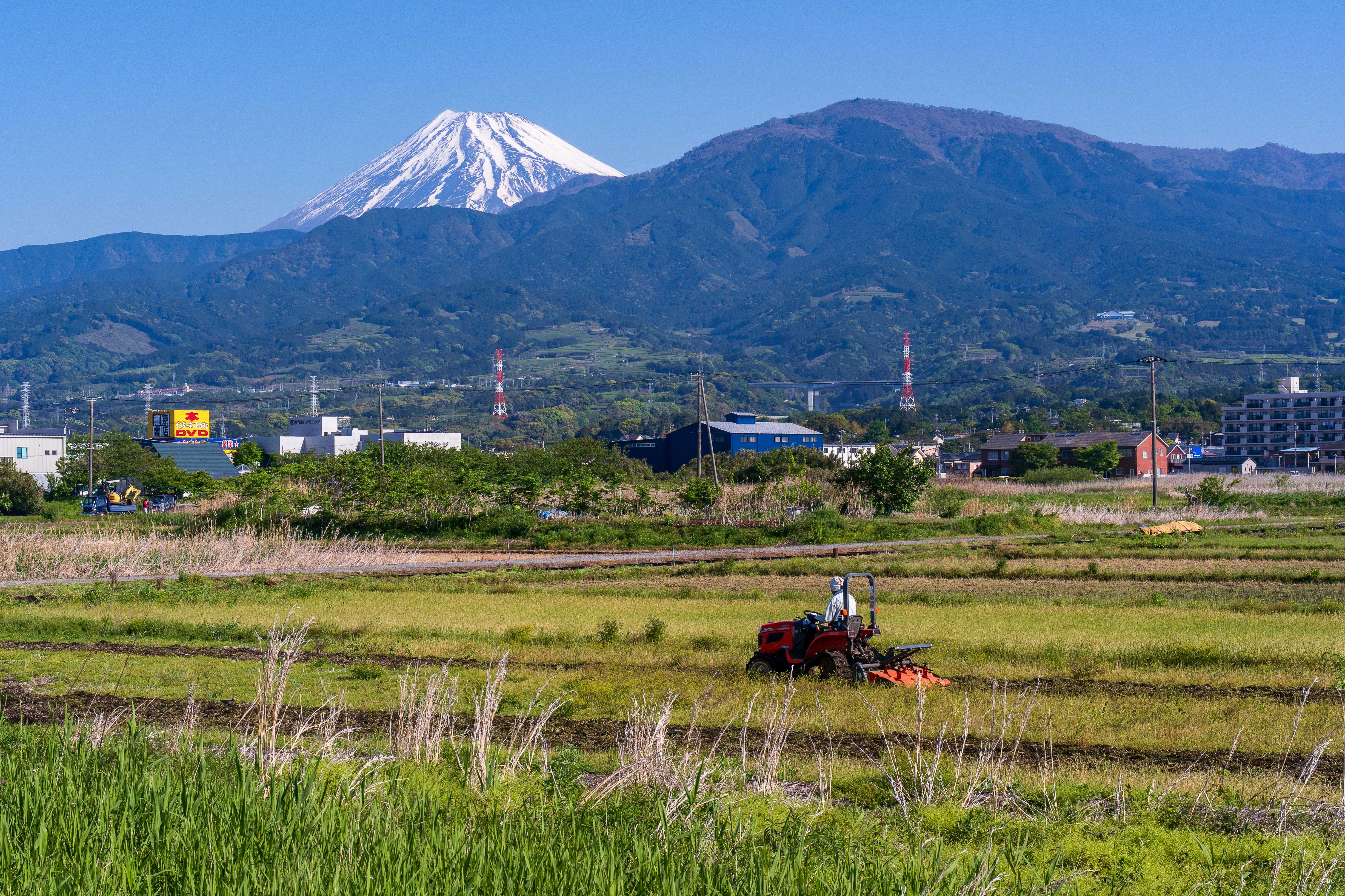 田起こしの季節