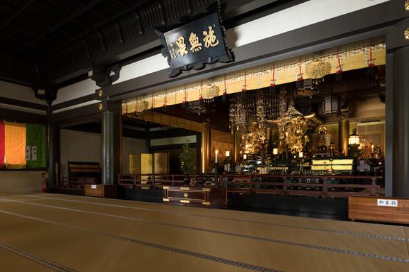 通常はご祈祷する方のみ本堂の中に入れます