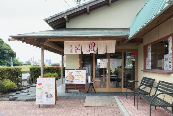 以前カフェなどが少なかった小笠エリア。「ゆっくりできる場所があれば」という想いから作られた