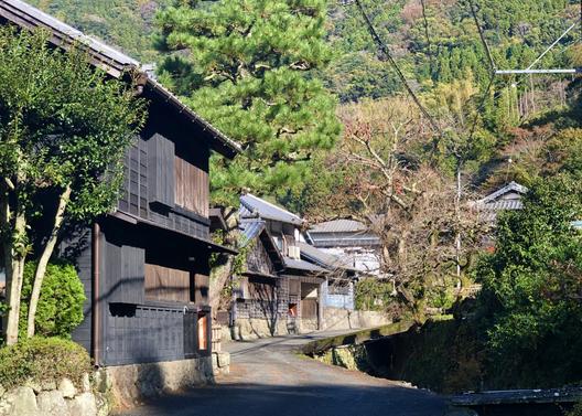 長屋門造りの古民家