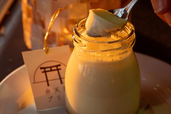 人気の弁天島プリンは、濃厚な味わいと控えめな甘さのバランスが絶妙