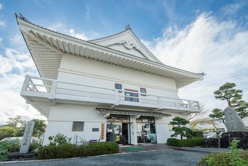 城郭を模した建物の牧之原市資料館