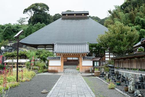 相良城御殿大書院にあった杉戸を保存する般若寺