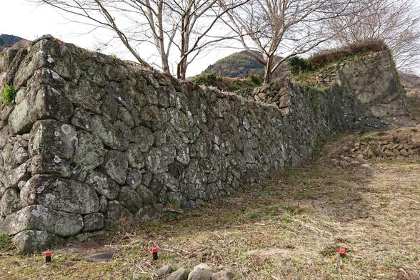 小島陣屋大手の高石垣