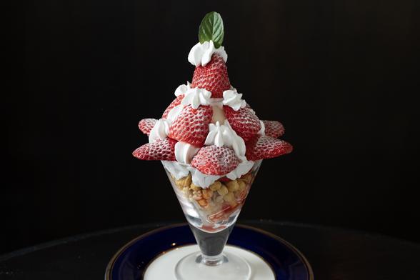 近隣で採れる旬のいちごをふんだんに使った、季節限定の「いちごパフェ」
