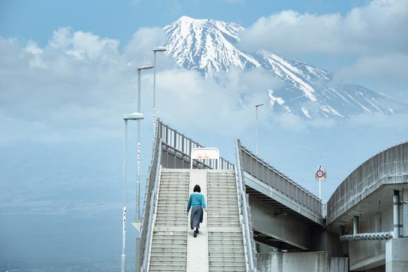 まるで富士山に続く道を登っているような景色が望めます