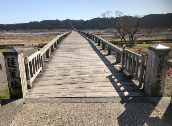 蓬莱橋を渡ってみましょう