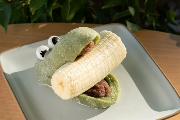 「大福ワニ バナナ」480円。草大福の色はリアルなワニにそっくり