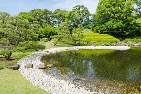 隅々まで手入れされている美しい庭園