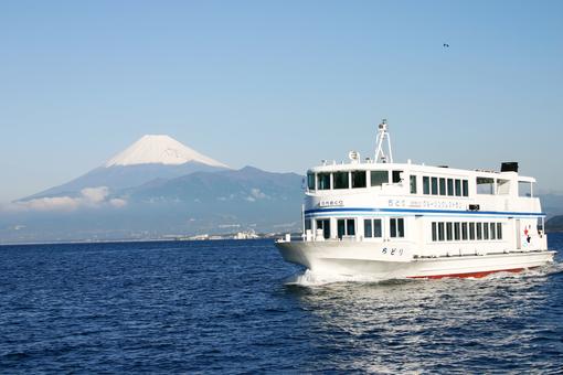 千鳥観光汽船の遊覧船　駿河湾クルーズ