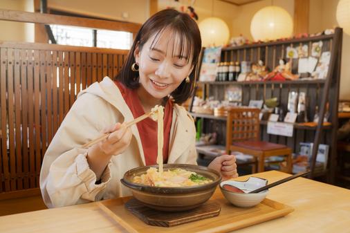 和モダンな店内でいただく遠州さぬきうどん