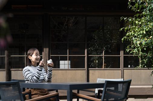 リノベーションされた日本家屋の庭で、極上のジェラートを
