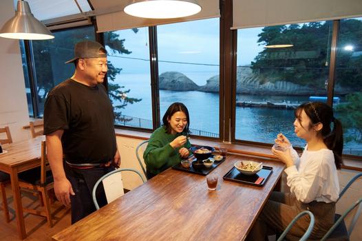 「毎日見ていて飽きない堂ヶ島が旅の思い出の一つになるように」とは店主の想い。自ら海で採ってきた堂ヶ島の天草で作る自家製ところてんからも想いが伝わってきます