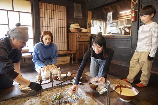 現代の生活では忘れがちな、自然と共に生きる暮らし。築250年の古民家から食事や遊びを通して、自然が身近にある田舎暮らしを体験できます