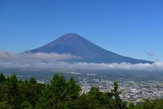 富士山の全景を眺めるなら空気が澄みわたる秋冬が狙い目