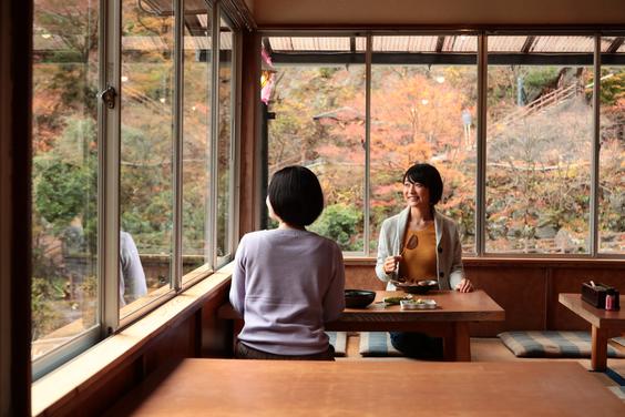 大きな窓からは大迫力の景色が