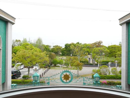 東側の窓からは豊田香りの公園が一望できる（2019年4月撮影）