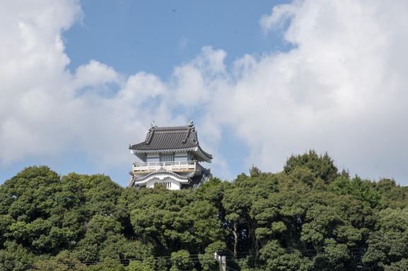 能満寺山公園にある展望台小山城を徹底解説！お土産から駐車場での朝市情報まで