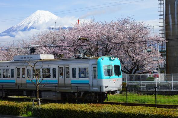 静岡観光におすすめ！岳南電車は全駅が富士山ビュースポット～工場夜景やレトロな駅舎も～