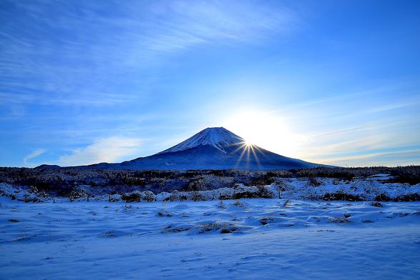 朝霧高原・雪景色の富士山