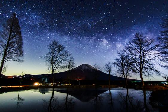 富士にかかる天の川