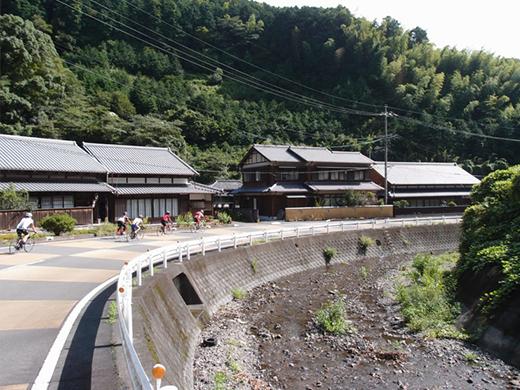 宇津ノ谷の街並み