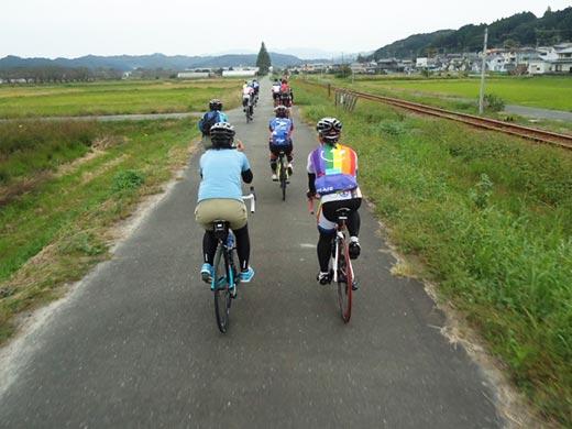 逆川沿いの田園風景