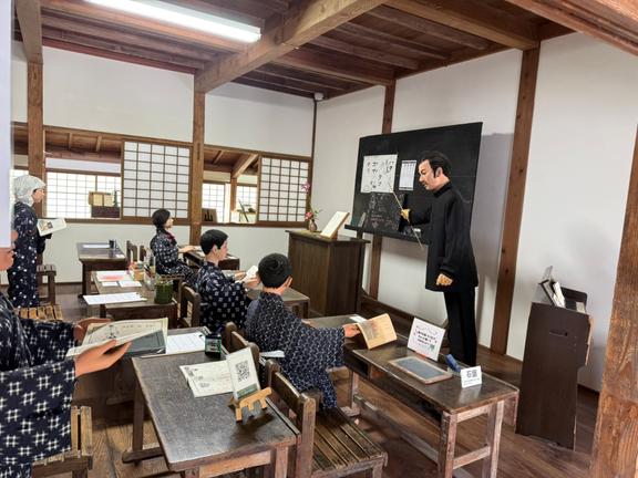 国指定重要文化財 岩科学校 | スポット・体験 | 【公式】静岡県観光