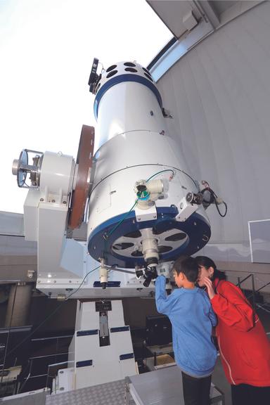 大型望遠鏡を紹介する天文台見学会