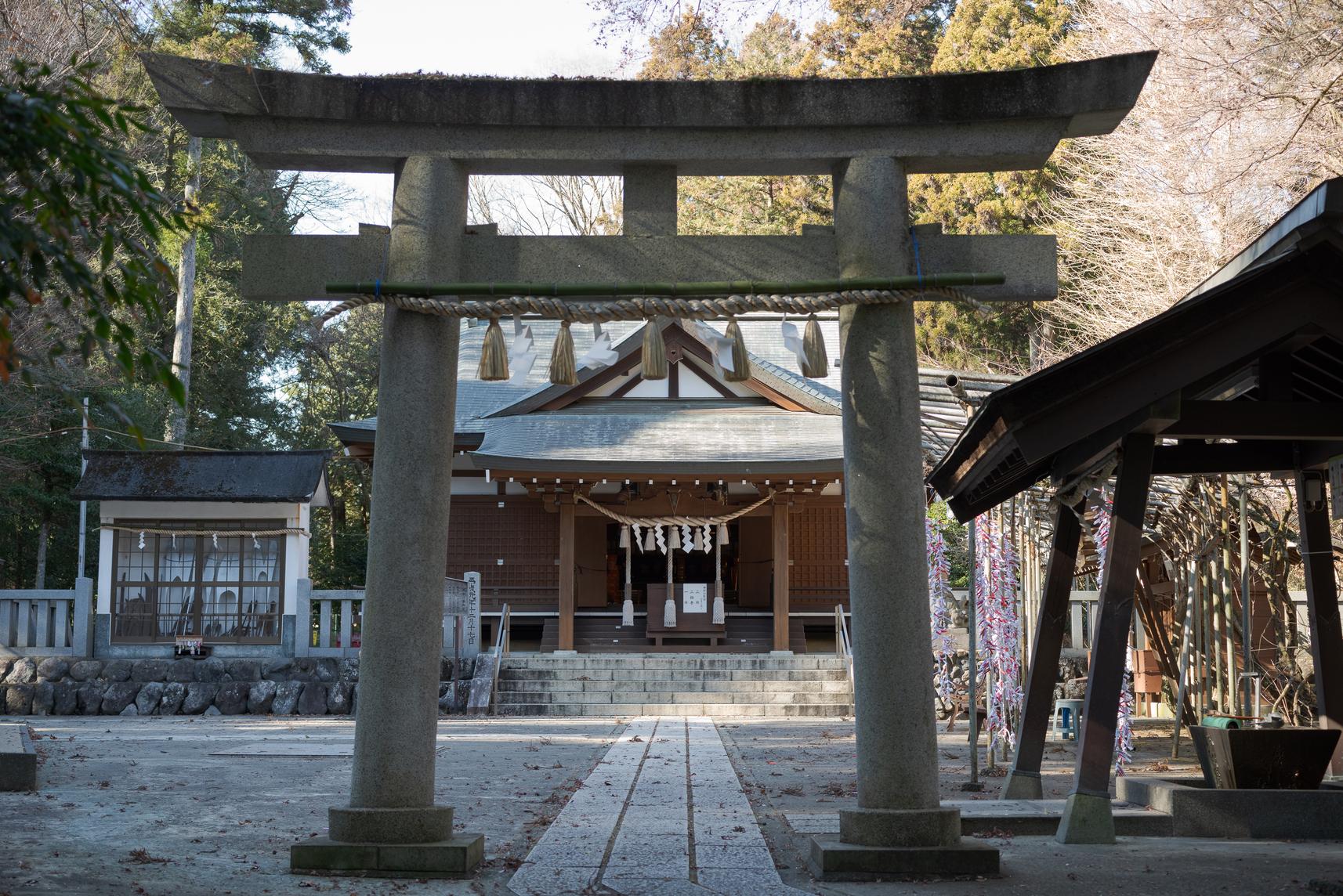 神 場 山 神社