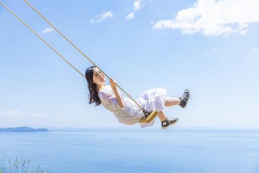 自然と一体になれるフォトスポット「空飛ぶブランコ」