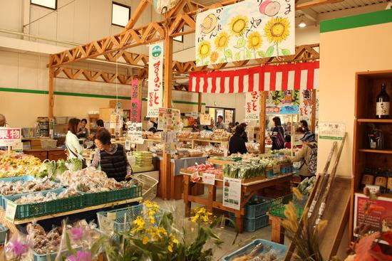 "地ものを食べよう″を合言葉に、畑と台所をつなげる「おかって市場」