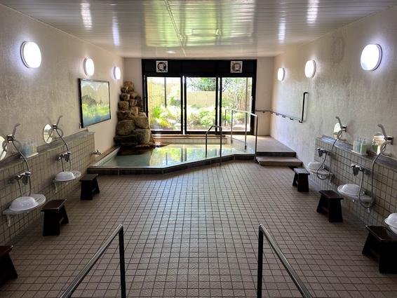 客室にもバスルームがございます