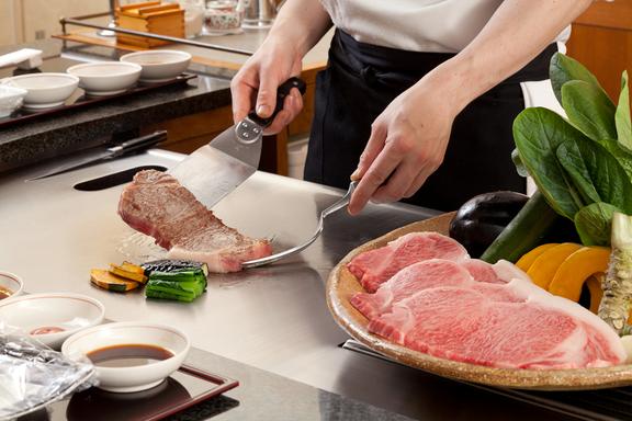 レストラン：鉄板焼 けやき