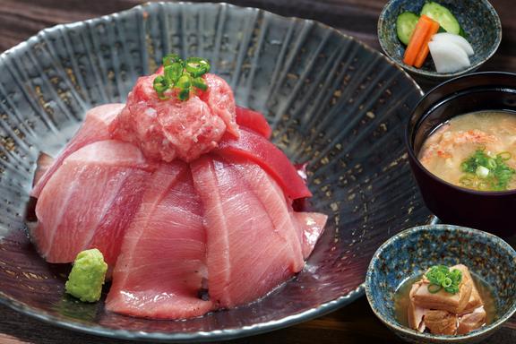 天然本まぐろ丼